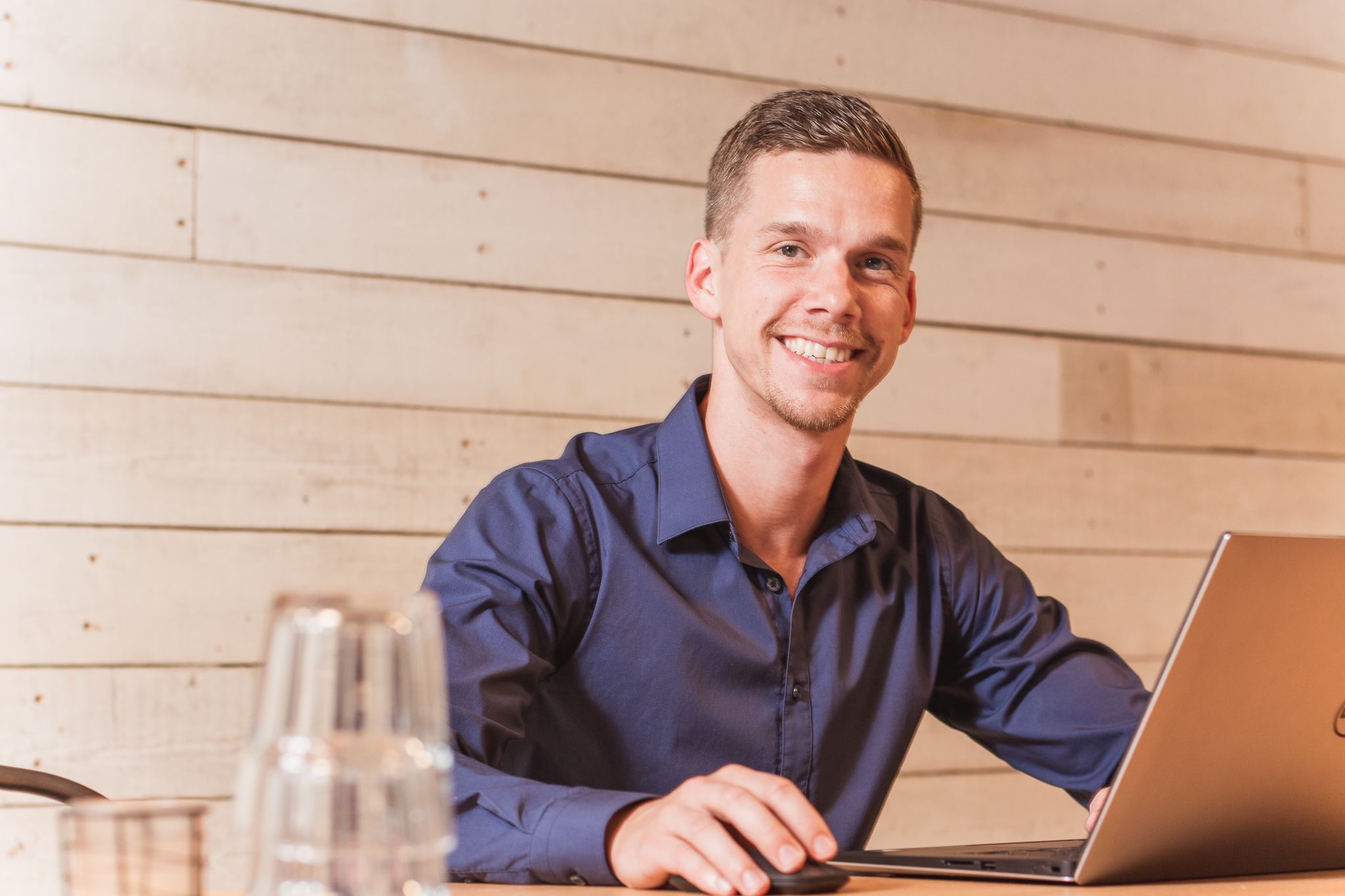 Maarten van de Wiel, oprichter van Rotama, achter zijn laptop